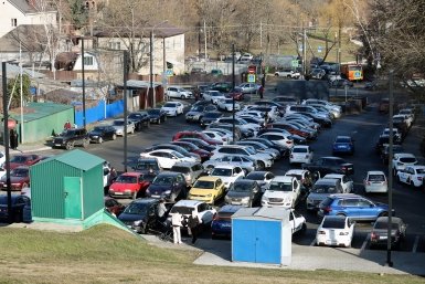 Прыжки на крыше авто в Улан-Удэ обошлись родителям в 205 тысяч рублей