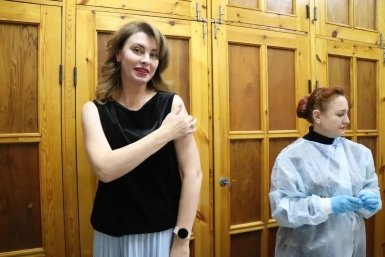 Сотрудники администрации Читы начали вакцинацию против гриппа мэр Читы Инна Щеглова канал в МАКСе (12+)