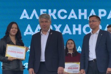 Студентка из Улан-Удэ получила 1 млн рублей на экоупаковку из облепихи