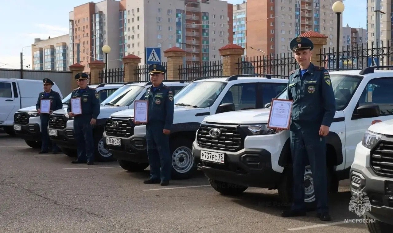 Сотрудникам госпожнадзора Забайкалья передали новые автомобили &quotНива&quot правительство Забайкалья