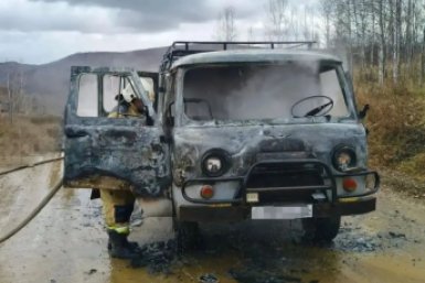 Автомобиль загорелся на дороге Нерчинский Завод — Горбуновка в Забайкалье МЧС Забайкалья