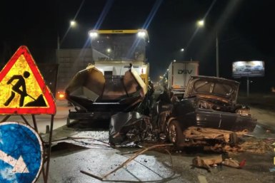 В Улан-Удэ 19-летний водитель погиб, врезавшись в асфальтоукладчик