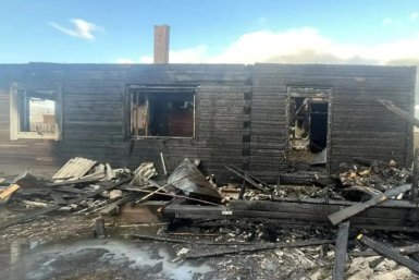 Многодетная семья спаслась из горящего дома в Бурятии, выпрыгнув в окно