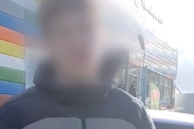 Усть-илимцев заставили извиняться за мат в адрес полицейских в сети Скриншот из видео ГУ МВД России по Иркутской области