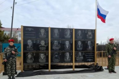 Два мемориала в память о героях-земляках открыли в Забайкалье правительство Забайкалья