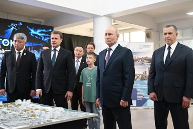 Цыденов поблагодарил экс-полпреда ДФО Трутнева за особую поддержку Бурятии
