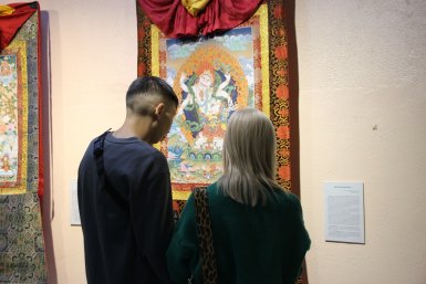 Художник-реставратор Эрмитажа изучает буддийскую живопись в Бурятии