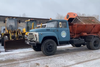В Улан-Удэ пескоразбрасыватели вышли на скользкие улицы из-за осадков