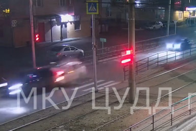 Гонщик влетел в легковушку в Улан-Удэ и чудо никто не пострадал