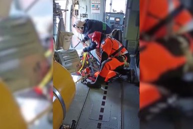 Работа санитарной авиации на Чукотке стоп-кадр из видео пресс-службы правительства ЧАО