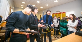 Хищника, гранатомет и винтовку показали студентам юрфака сотрудники МВД Бурятии Анна Огородник, UlanMedia