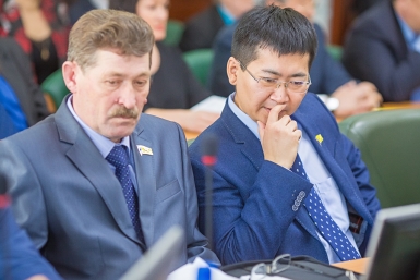 Депутаты на сессии горсовета Улан-Удэ Анна Огородник, UlanMedia