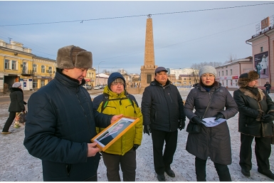 Память Бориса Немцова почтили минутой молчания на площади Революции в Улан-Удэ  Анна Огородник ИА UlanMedia