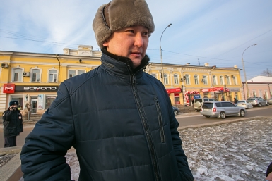 Память Бориса Немцова почтили минутой молчания на площади Революции в Улан-Удэ  Анна Огородник ИА UlanMedia