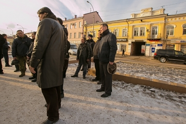 Память Бориса Немцова почтили минутой молчания на площади Революции в Улан-Удэ  Анна Огородник ИА UlanMedia