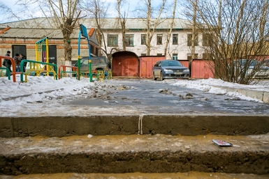 Жильцы на округе Сергея Супони жалуются на грязные дворы и подъезды в Улан-Удэ Анна Огородник ИА UlanMedia
