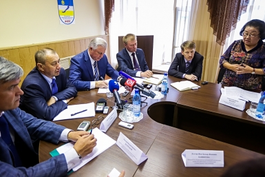 Кризисные явления, сокращения и зарплату "в конвертах" обсудил глава Бурятии с профсоюзами Анна Огородник, UlanMedia