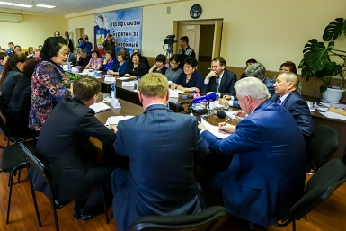 Кризисные явления, сокращения и зарплату "в конвертах" обсудил глава Бурятии с профсоюзами Анна Огородник, UlanMedia