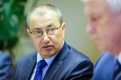 Кризисные явления, сокращения и зарплату "в конвертах" обсудил глава Бурятии с профсоюзами Анна Огородник, UlanMedia