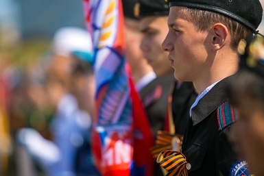 Парадным маршем прошли по плацу в Сосновом Бору Улан-Удэ юные участники игры "Победа" Анна Огородник, UlanMedia