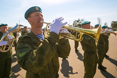 Парадным маршем прошли по плацу в Сосновом Бору Улан-Удэ юные участники игры "Победа" Анна Огородник, UlanMedia
