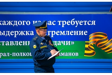 Парадным маршем прошли по плацу в Сосновом Бору Улан-Удэ юные участники игры "Победа" Анна Огородник, UlanMedia