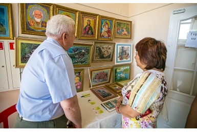 Картины из бисера, колбасы, украшения представили на Международной ярмарке в Улан-Удэ Анна Огородник, ИА UlanMedia