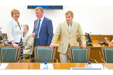 Подписание протокола Анна Огородник, UlanMedia
