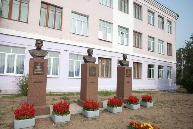 Сотрудники надзорных ведомств в Бурятии проверили готовность школ к новому учебному году Анна Огородник, UlanMedia 