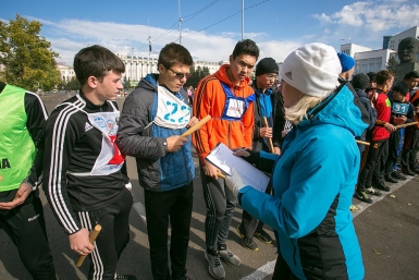 Легкоатлетическая эстафета на призы администрации города &quotпробежала&quot по Улан-Удэ Анна Огородник, UlanMedia