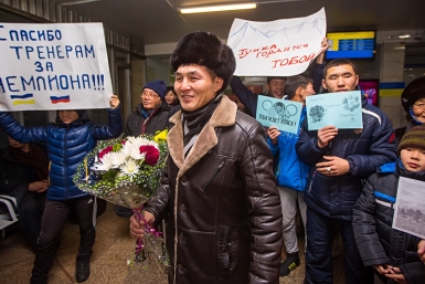 Героя встречали улыбками и цветами Анна Огородник, UlanMedia