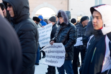 Несмотря на похолодание дальнобойщики все же пришли на митинг Александра Данилова, UlanMedia