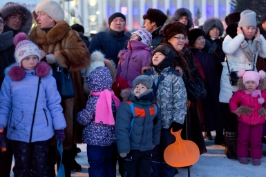 Каждый занят своим делом на главном новогоднем шоу города Улан-Удэ Александра Данилова, UlanMedia