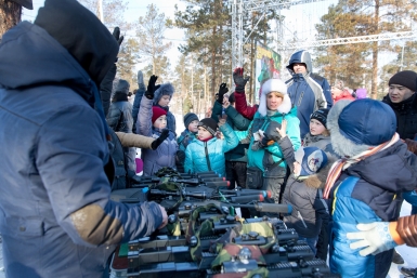 Желающие поиграть в лазертаг Александра Данилова, UlanMedia