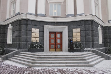 За щедрые надбавки держатся не только парламентарии и чиновники Бурятии Василий Тараруев, UlanMedia