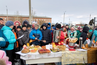 Школьники представляют свой праздничный стол Александра Данилова, UlanMedia