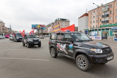 Экипаж из 25 человек едет из Владивостока в Москву на четырех машинах Александра Данилова, UlanMedia