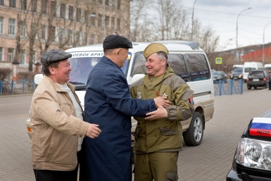 Руководитель экипажа из Владивостока приветствует друзей из Улан-Удэ Александра Данилова, UlanMedia