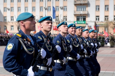 Военнослужащие маршируют по главной площади Улан-Удэ Александра Данилова, UlanMedia