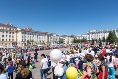 Площадь Советов в День защиты детей Александра Данилова, UlanMedia