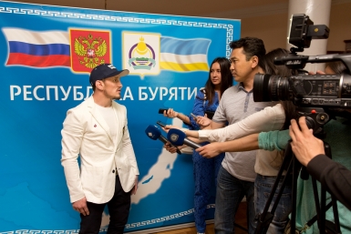 Александр Богомоев отвечает на вопросы журналистов Александра Данилова, UlanMedia