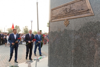 Возложение цветов к памятнику Алдару Цыденжапову Александра Данилова, UlanMedia