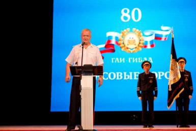 Министр внутренних дел по Республике Бурятия поздравляет сотрудников ГИБДД с 80-летием подразделения Александра Данилова, UlanMedia