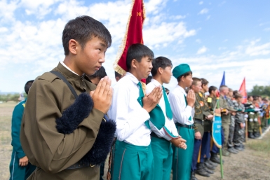 Участники фестиваля молятся вместе с ламами Александра Данилова, UlanMedia