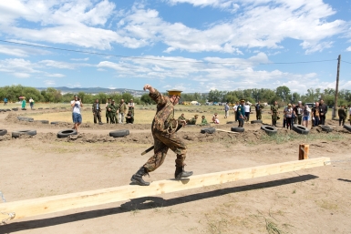 Бег по неустойчивой поверхности Александра Данилова, UlanMedia