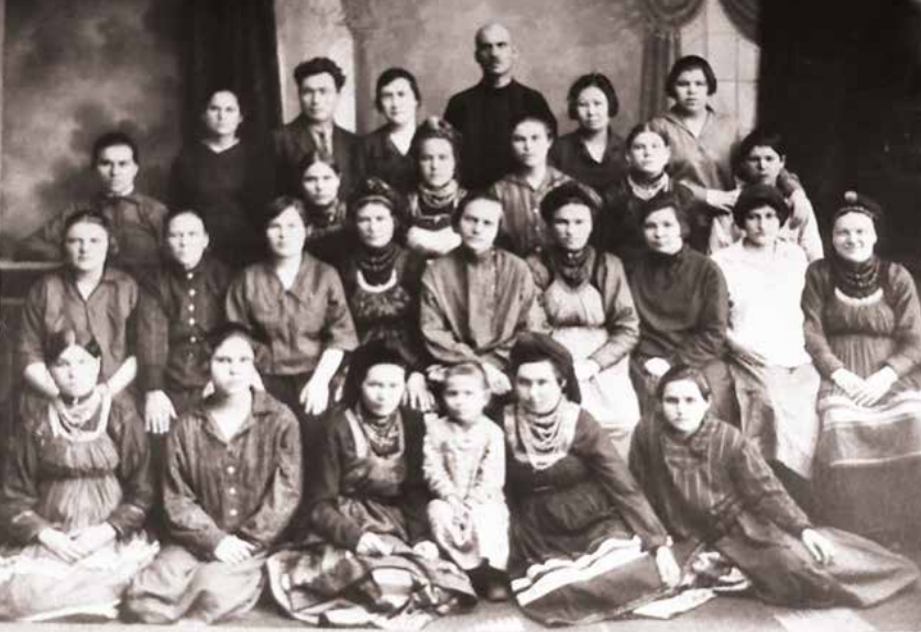 Первые курсы семейских крестьянок при Буробкоме ВКП(б). г. Верхнеудинск. 1928 г.