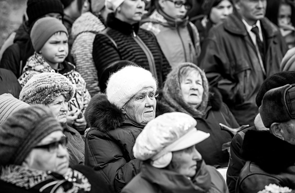 Связь поколений, Фото с места события собственное