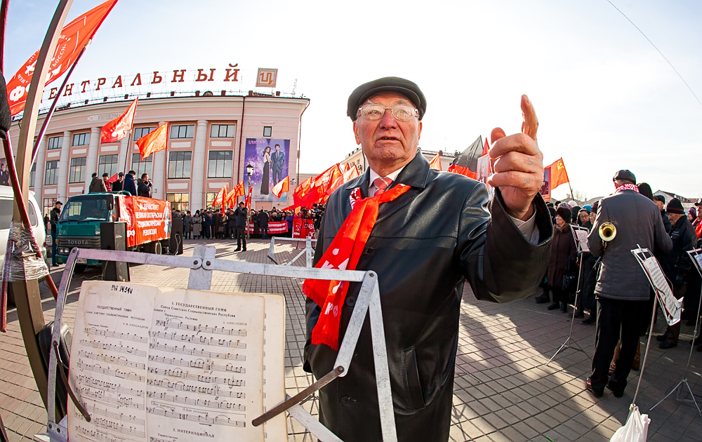 Коммунисты Бурятии отмечают годовщину Октябрьской революции, Фото с места события собственное