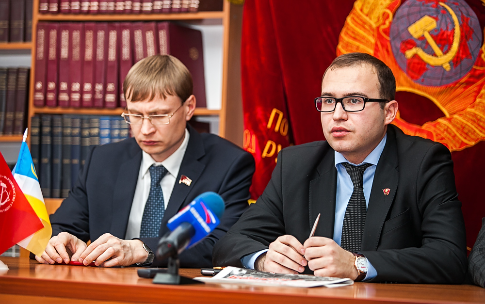 Первый секретарь ЛКСМ Анатолий Долгачев дал пресс-конференцию в Бурятии, Фото с места события собственное