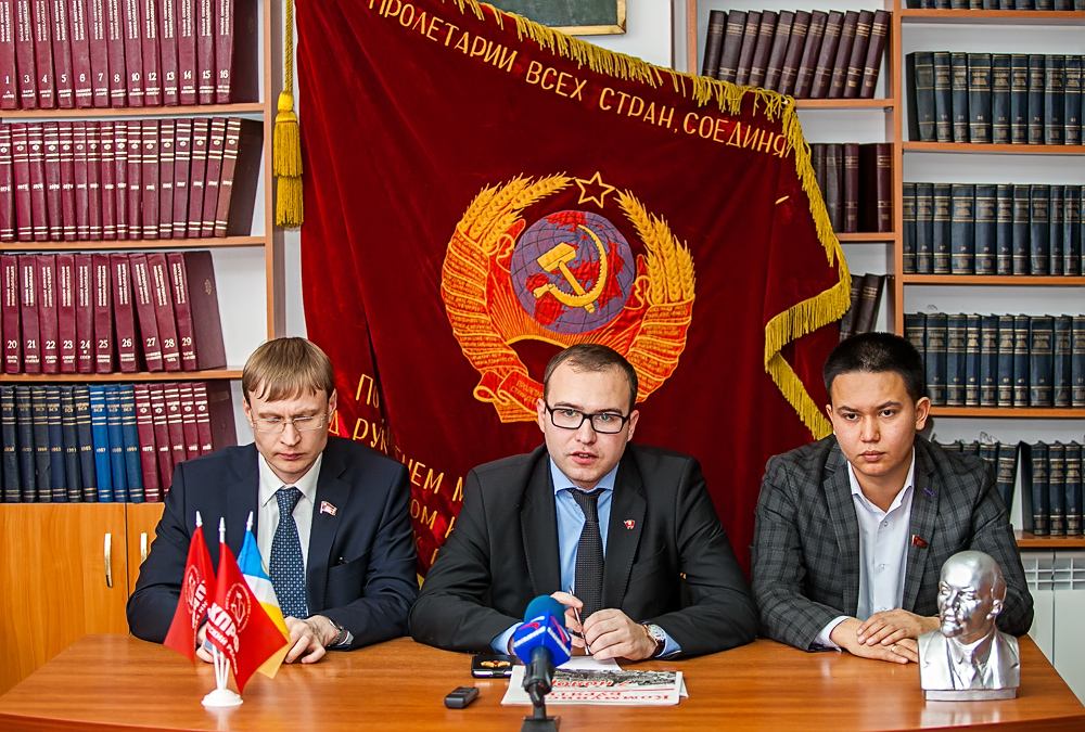 Первый секретарь ЛКСМ Анатолий Долгачев дал пресс-конференцию в Бурятии, Фото с места события собственное